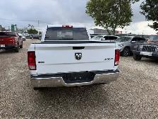 2017 RAM 1500 SLT Crew Cab SWB 4WD - Photo 4