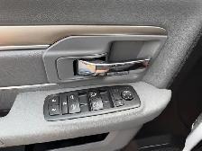 2017 RAM 1500 SLT Crew Cab SWB 4WD - Photo 17