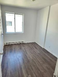 Grand 4 ½ rénové au 2e étage – près de toutes les commodités - Photo 2