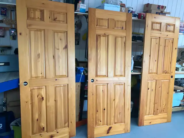 SOLID WOOD KNOTTY PINE DOORS