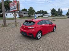 2017 Chevrolet Cruze - Photo 2