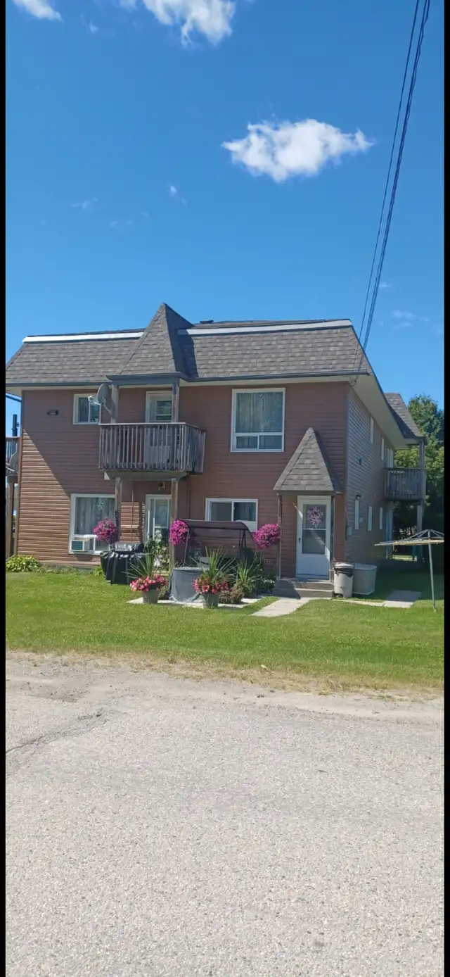 Beautiful 2 bedroom Upper-level Sturgeon Falls