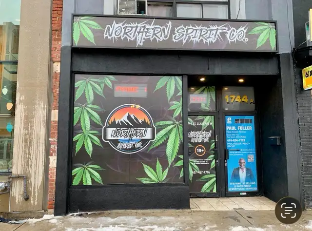 Experienced Budtender on St. Clair Ave W