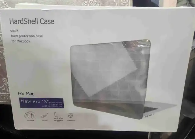 2 MacBook pro Hardshell cases (30)