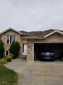 2 Bedroom Lower Unit All Inclusive w/ AC, laundry,1 parking spot
