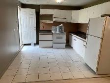 2 Bedroom Lower Unit All Inclusive w/ AC, laundry,1 parking spot - Photo 2