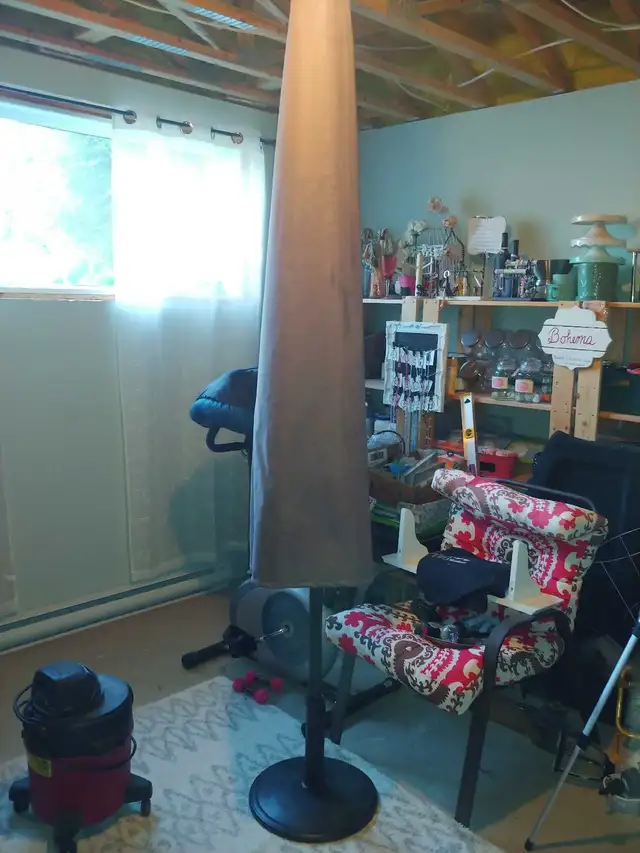 a vendre parasol noir avec lumière Del