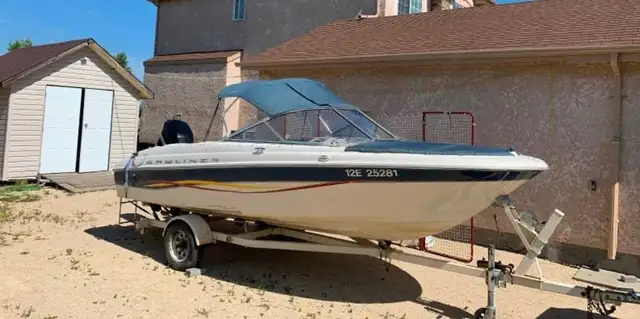 Boat Bayliner Capri