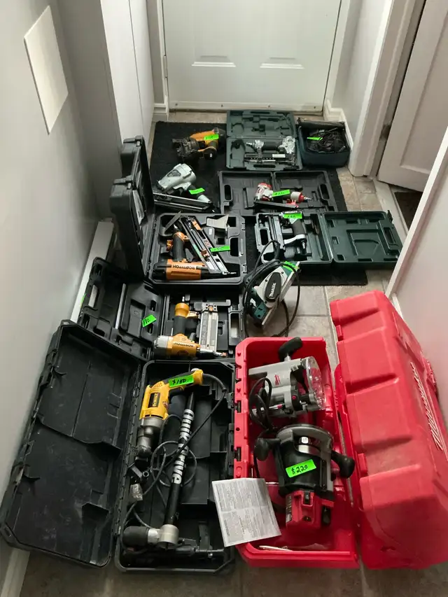 plusieurs outils électriques
