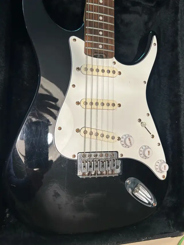 GUITAR & HARD TRANSPORT CASE