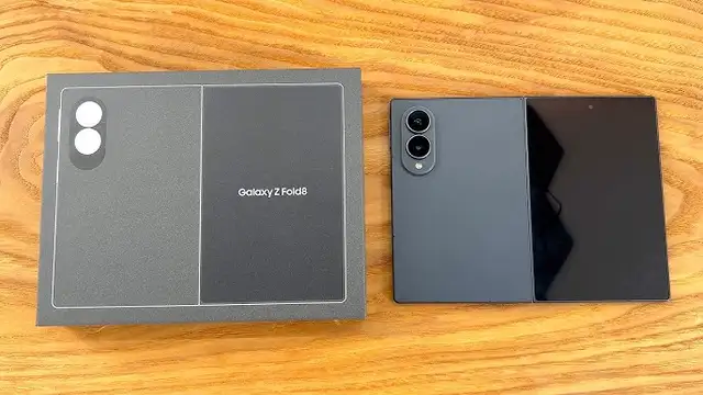 SEALED IN BOX 512GB SAMSUNG FOLD 8  Graphi colour  2YEARS CARE