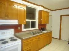 Furnished 1st Flr Bedroom Sept 1, near Bloor/Dufferin Subway STN - Photo 3
