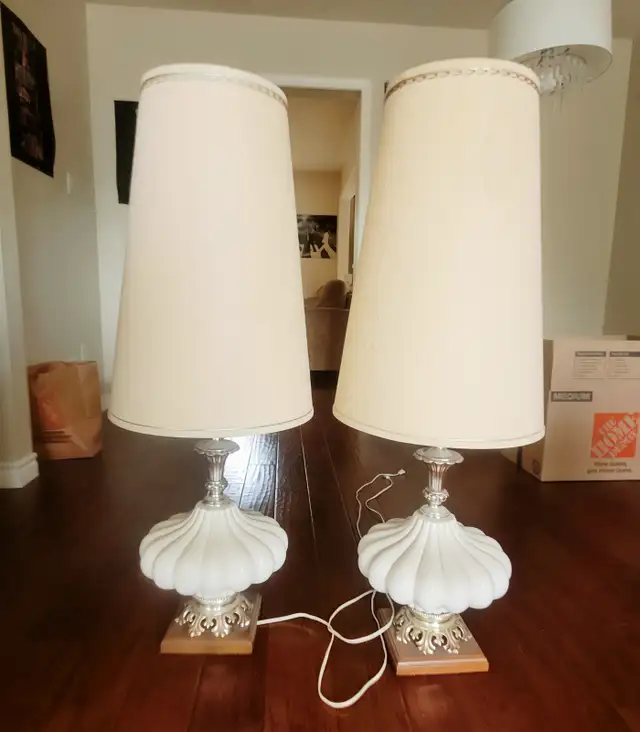 Vintage MCM Pair of Matching Lamps Fully Functional