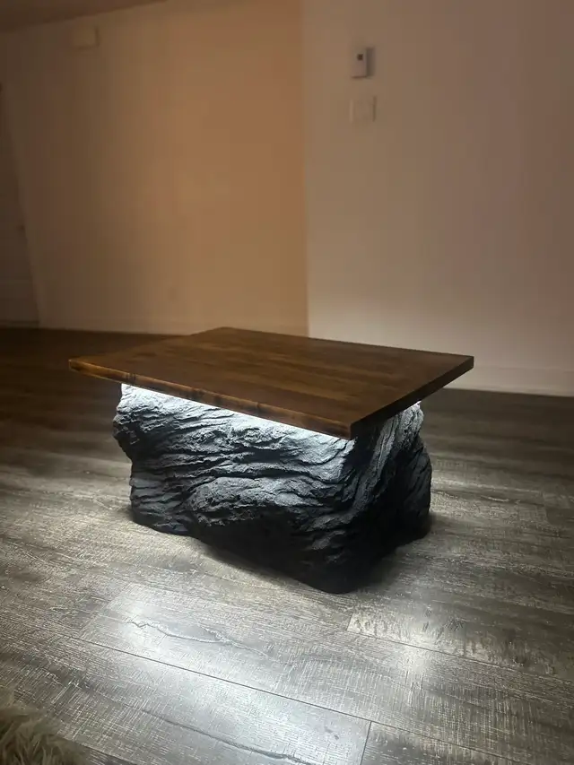 Table basse artisanale unique - Pierre sculptée - Montréal