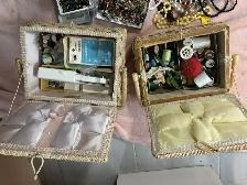 MOVING SALE - Sewing baskets and jewelry - Photo 2