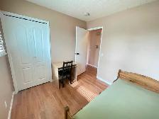 Clean & bright main floor furnished private BR for rent in SE - Photo 7