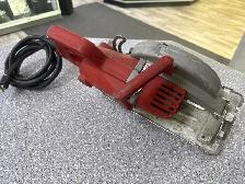 Milwaukee 6477 Worm Drive Circular Saw - Photo 2