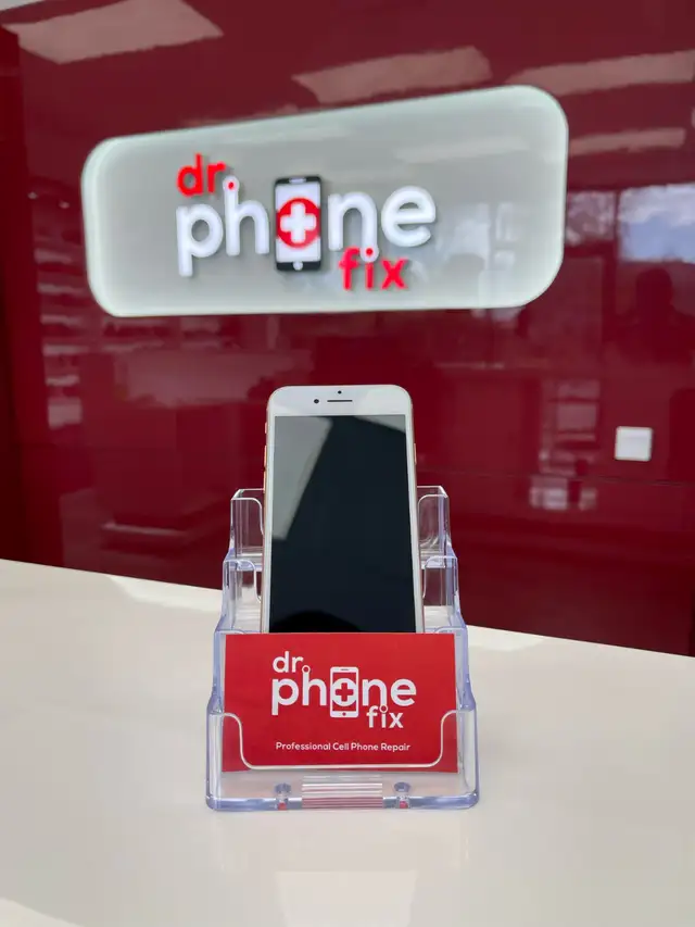Iphone Se 2020 64gb 1 year warranty with excellent condition