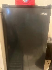 mini fridge  and air conditioner fans everything must sale - Photo 2