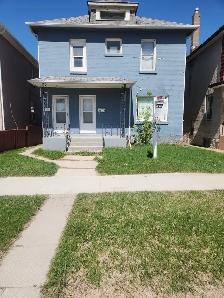 2 Bedroom   Loft Upper Duplex for Rent – Utilities Included