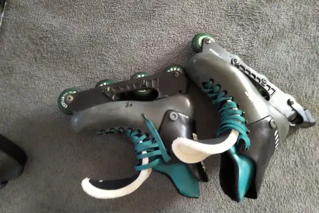 Size 10 Mens Bauer Roller Blades