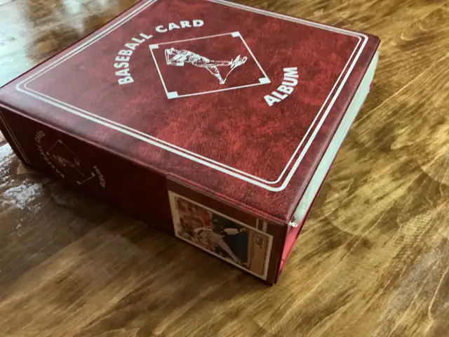 1992 UPPER DECK BASEBALL 800 Cards Complete Set in a Binder !