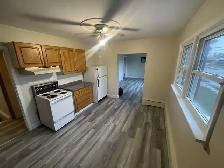 Large & Quiet 2 Bedroom, 2nd Floor - Photo 2