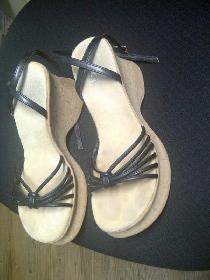 SANDALES CHICS ITALIENNES EN LIÈGE GRANDEUR 7 FEMME: $10.00
