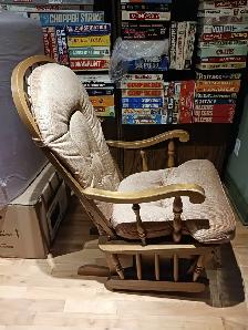 CHAISE BERCANTE HAUTE QUALITÉ  TRES PROPRE SANS BRUIT L.GRATUITE