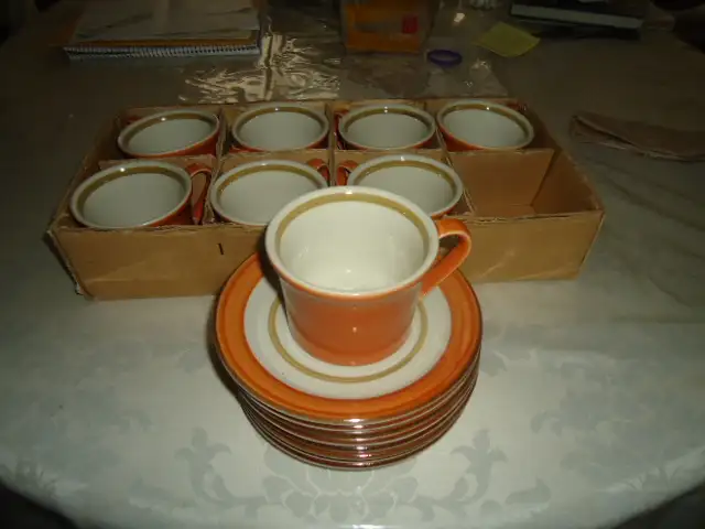 TEA  COFFEE CUPS & SAUCERS SET OF (8)