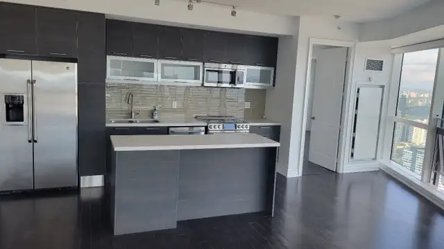 Aura Condo 2 bed for rent- 388 Yonge st 63th floor