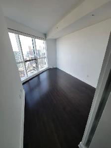 Aura Condo 2 bed for rent- 388 Yonge st 63th floor - Photo 2