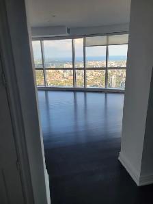 Aura Condo 2 bed for rent- 388 Yonge st 63th floor - Photo 3