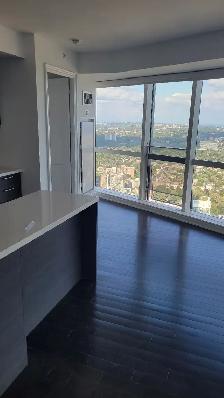 Aura Condo 2 bed for rent- 388 Yonge st 63th floor - Photo 4