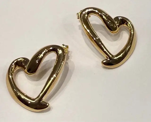 18 Karat Gold Heart Earrings