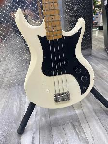 Vintage Avenger 4 String Bass Guitar 1980s - Photo 3