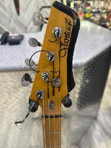 Vintage Avenger 4 String Bass Guitar 1980s - Photo 4