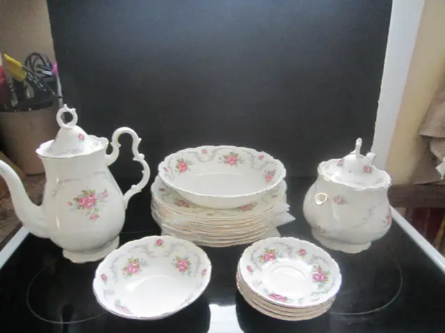 Royal Albert TRANQUILITY fine bone china set for 4