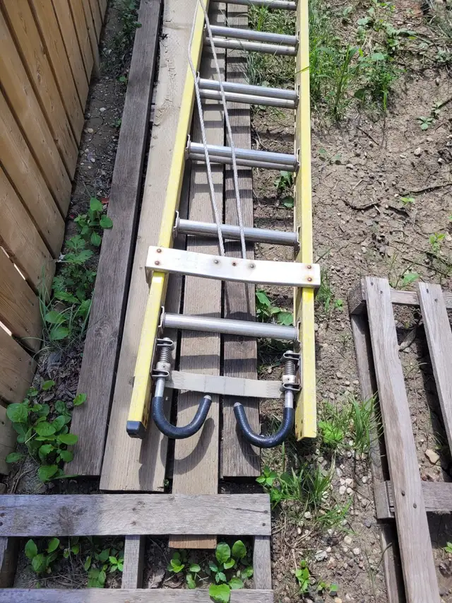 Ladder (24ft Featherlite/extension)