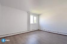 Large 2 BDRM & Den in Old Strathcona! Large Balcony! - Photo 3