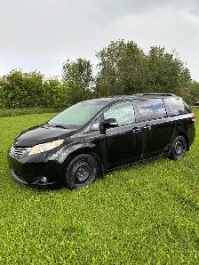 2013 Toyota Sienna Limited Edition — Fully Loaded - Photo 2