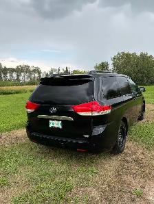 2013 Toyota Sienna Limited Edition — Fully Loaded - Photo 3