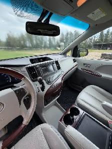 2013 Toyota Sienna Limited Edition — Fully Loaded - Photo 4