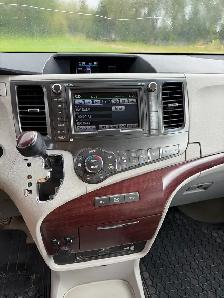 2013 Toyota Sienna Limited Edition — Fully Loaded - Photo 5