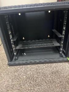 Rack Basics Mountable Server Rack W23.5"xL21.5"xH20" - Photo 3