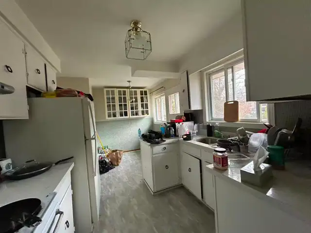 Quiet 3-Beds Whole Main Floor for Rent – Hamilton West Mountain