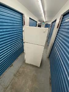 WHIRLPOOL WHITE REFRIGERATOR - Photo 2