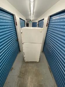 WHIRLPOOL WHITE REFRIGERATOR - Photo 4