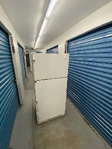 WHIRLPOOL WHITE REFRIGERATOR - Photo 5