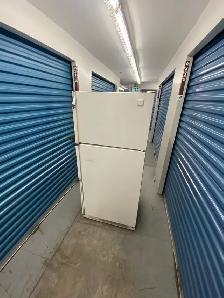 WHITE TOP FREEZER FRIDGE 30"